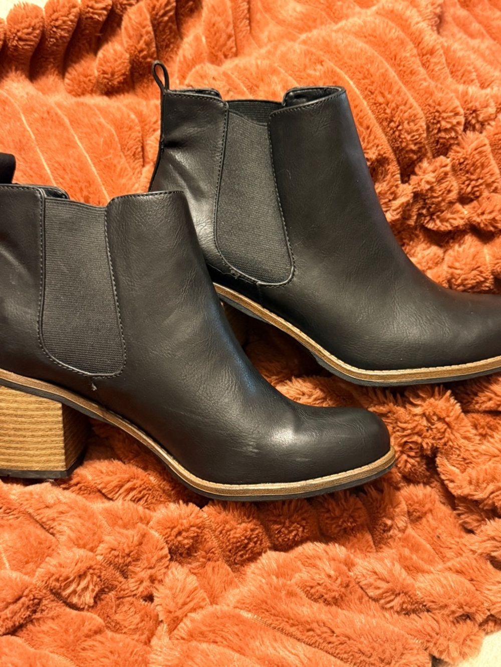 White Mountain Women’s Black Chelsea Ankle Boots with Block Heel Size 8
